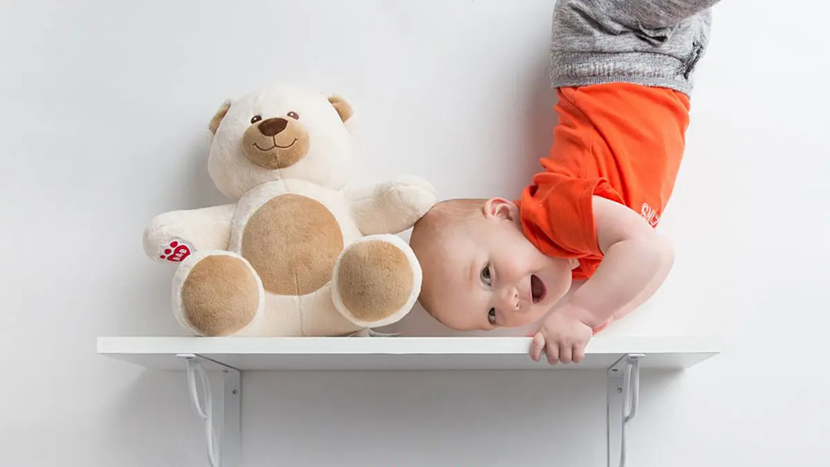 baby photography floating away from shelf