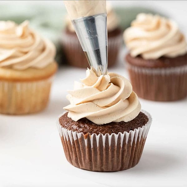 peanut butter frosted cupcakes