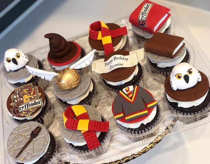 fondant Harry Potter-themed cupcake toppers