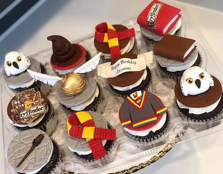 fondant Harry Potter-themed cupcake toppers