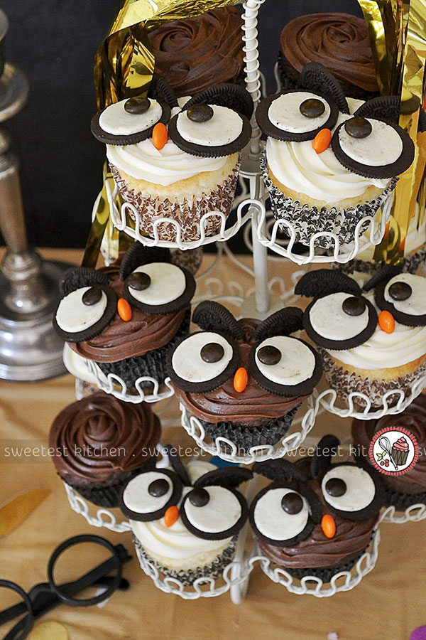 chocolate and vanilla white owl cupcakes for Harry Potter party