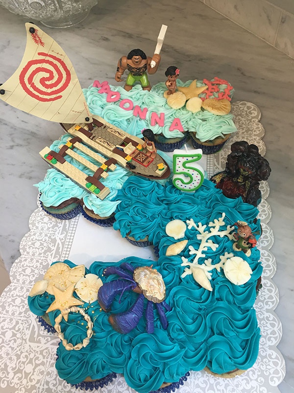 15+ Simple Moana Cake Ideas with Tutorials (FREE Toppers!)