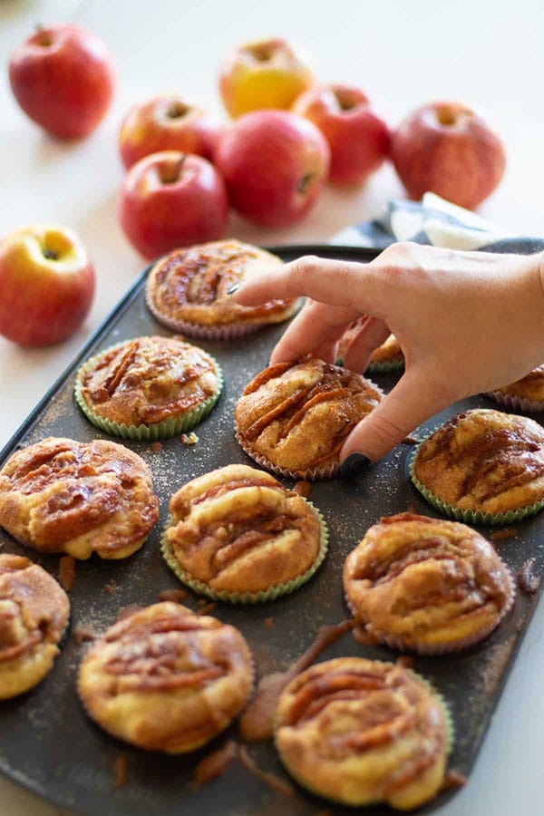 cinnamon apple muffins