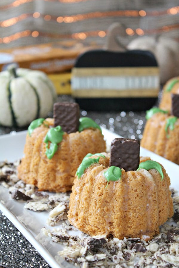 mini pumpkin bundt cakes