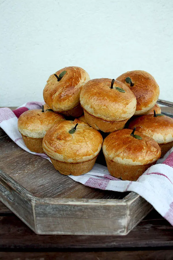 russian apple cinnamon cupcakes