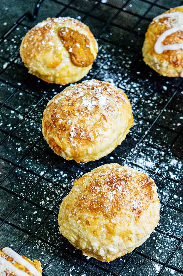 handheld pumpkin pie bites