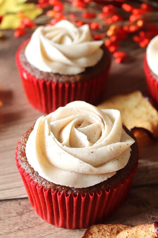 apple butter cupcakes with cinnamon cream cheese frosting