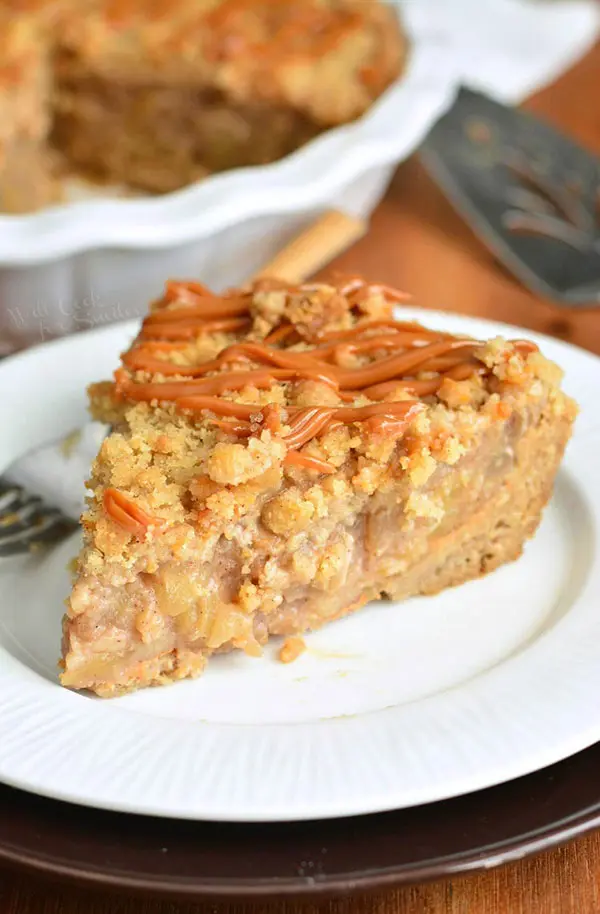 caramel apple pie with cookie crust