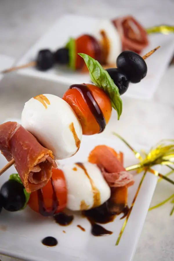 caprese prosciutto mini skewers