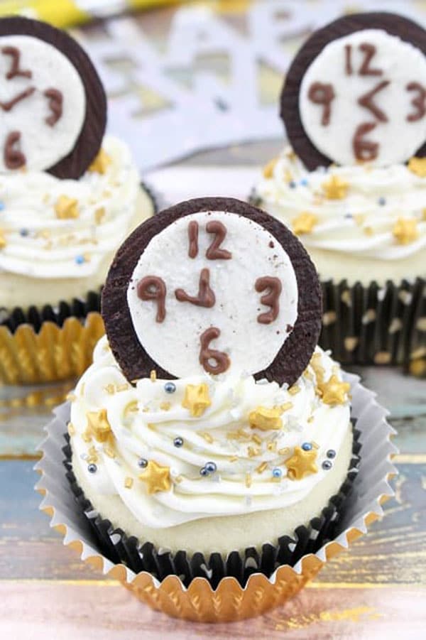 New Year's Eve countdown cupcakes