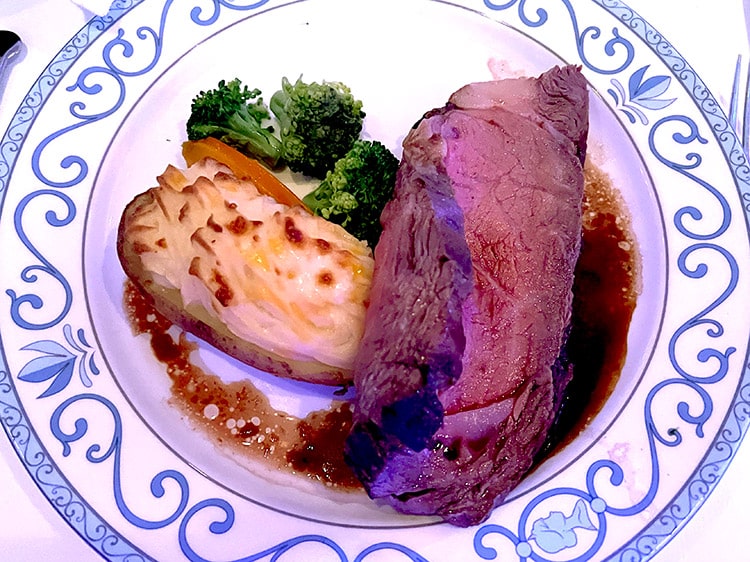 the beef rib-eye with baked potato and broccoli from Arendelle