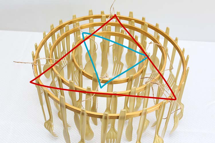 an illustration showing how the connecting points of three chandelier tiers are staggered in triangle patterns
