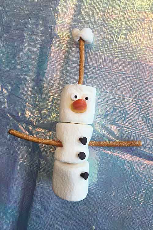 an edible DIY snowman craft