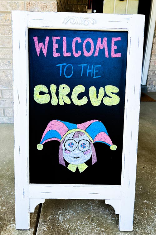 Amazing Digital Circus themed chalkboard featuring Pomni
