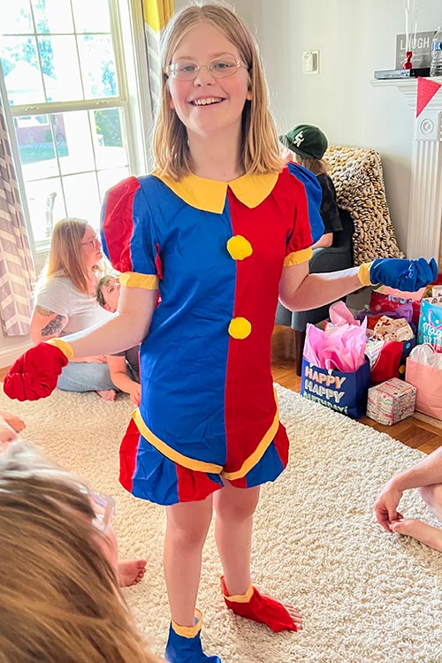 young girl in a Pomni costume from Amazing Digital Circus